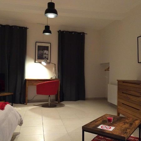 Le Studio Du Chateau Auriac-sur-Vendinelle 外观 照片
